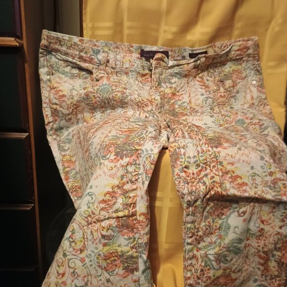 Gloria Vanderbilt Amanda Floral print jeans, size 22W - Picture 3 of 5
